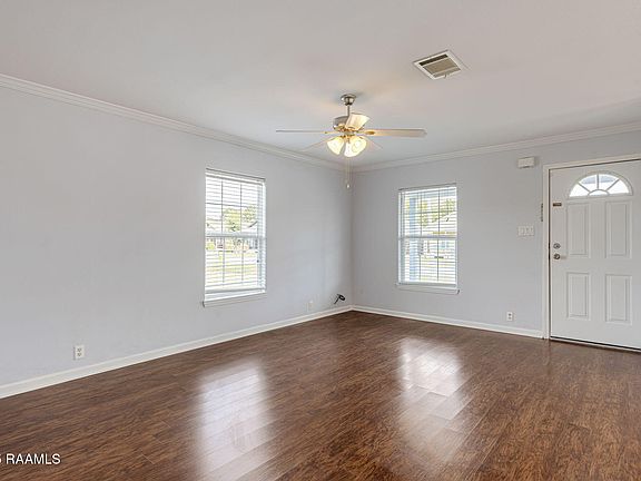 5th image of 109 Stoneburg Dr