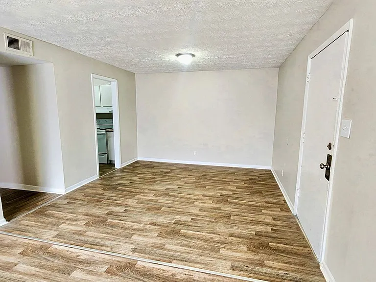 Riverbend Apartments — Photo 33