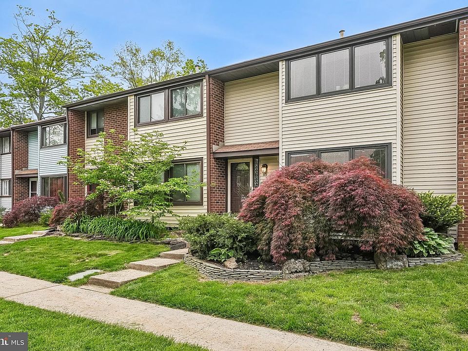 1st image of 65 Bennington Dr