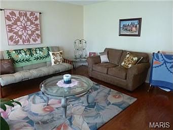 3rd image of 555 Naomi Ave