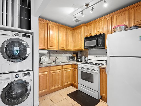 3rd image of 35 Essex St APT 5C