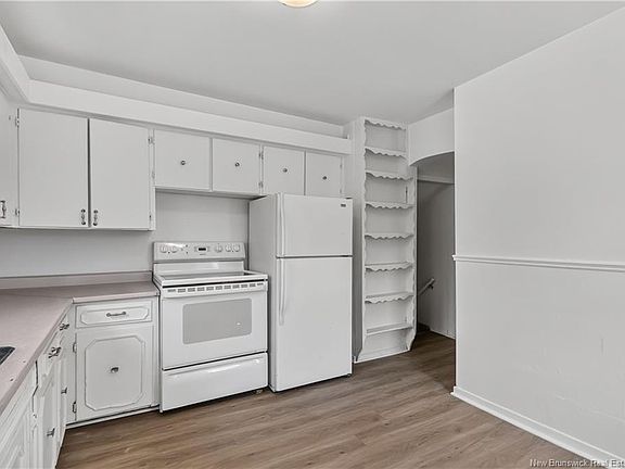 5th image of 140 Gould St