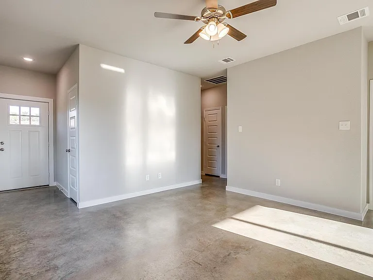 609 Mesquite Dr — Photo 13