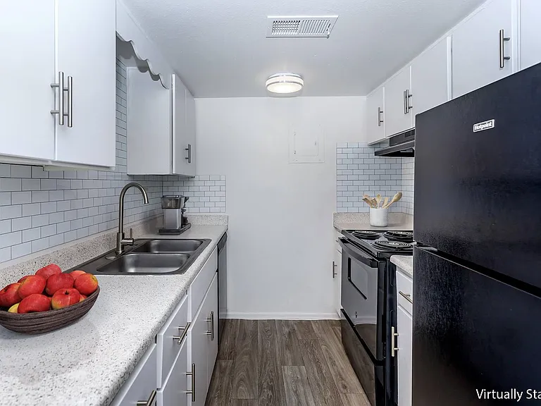 Palisade Park Aparments — Photo 54