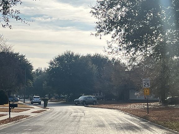 5th image of 129 Barrington Rd