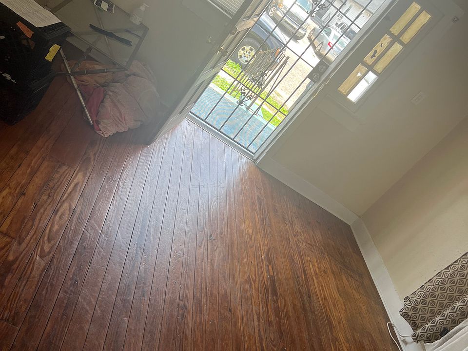 2nd image of 8803 Oleander St