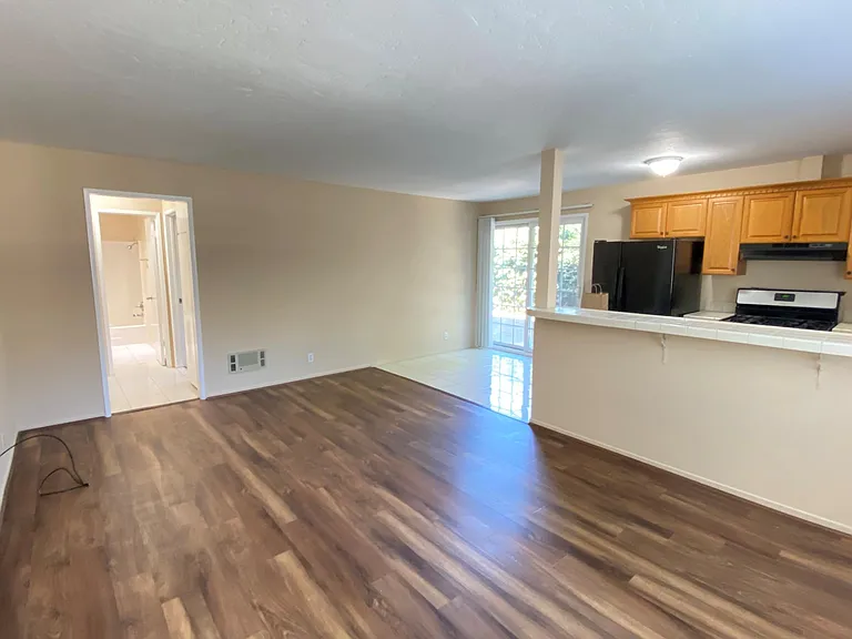524 N Francisca Ave #4B — Photo 3
