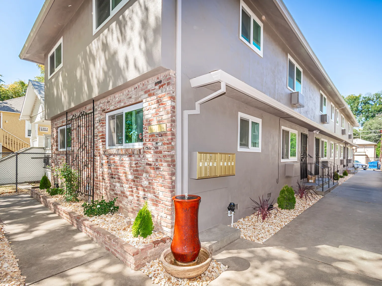 2 bed, 900 sqft, $1,750 — Photo 3
