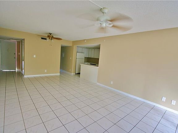 4th image of 133 Coco Plum Dr #20