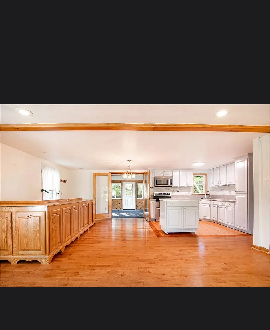 3 bed, 2016 sqft, $1,975 — Photo 4