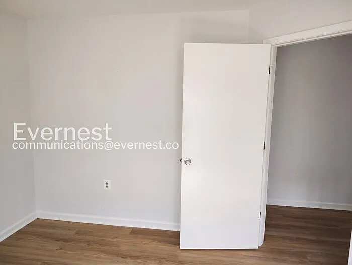 217 E 5th St — Photo 7