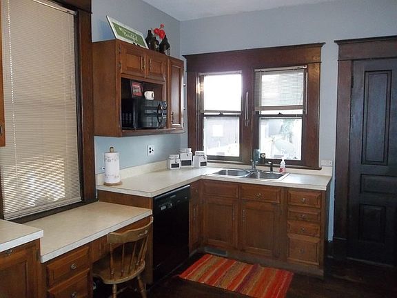 5th image of 901 E Washington St