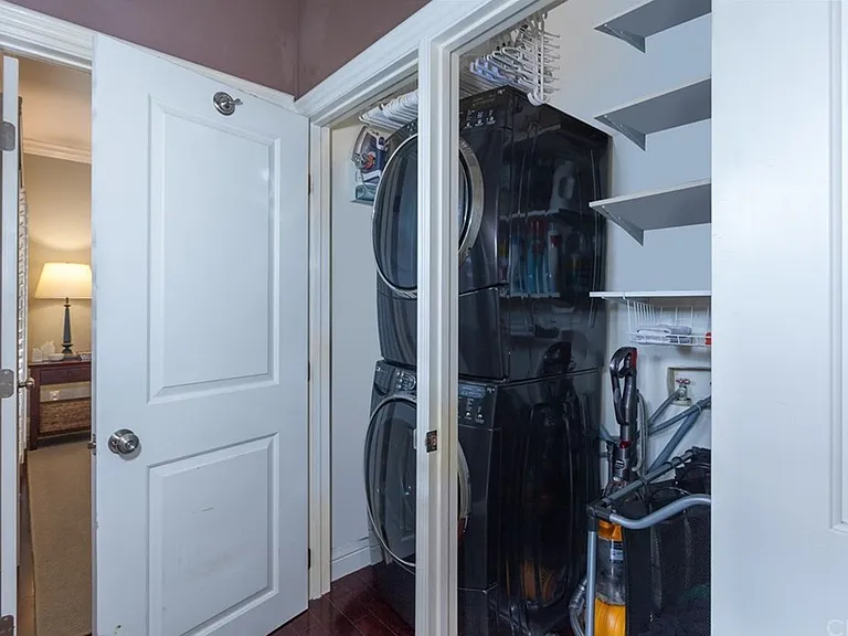 156 S Oak Knoll Ave #107 — Photo 7