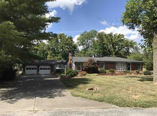 104 Pineview Dr, Vincennes, IN 47591