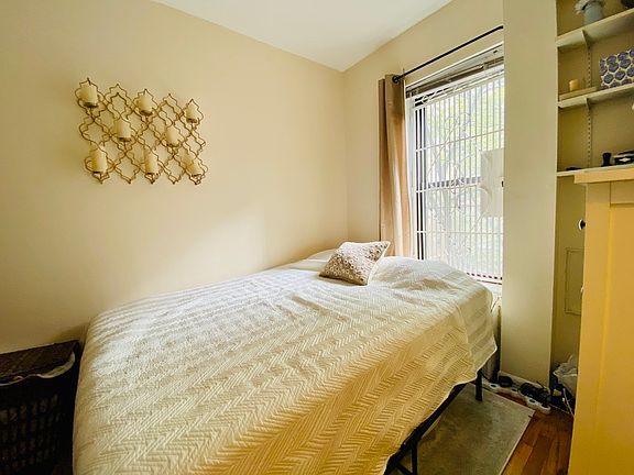 4th image of 236 E 28th St APT 5C