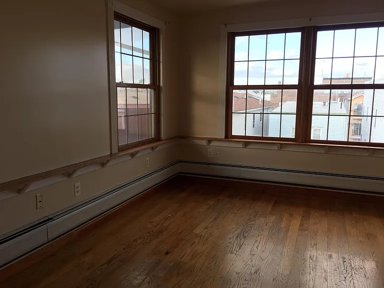 110 Thorne St #FRONT — Photo 6