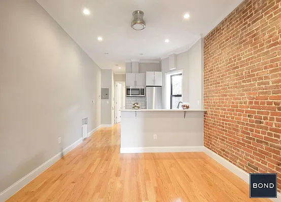 Rented by Bond New York | media 25