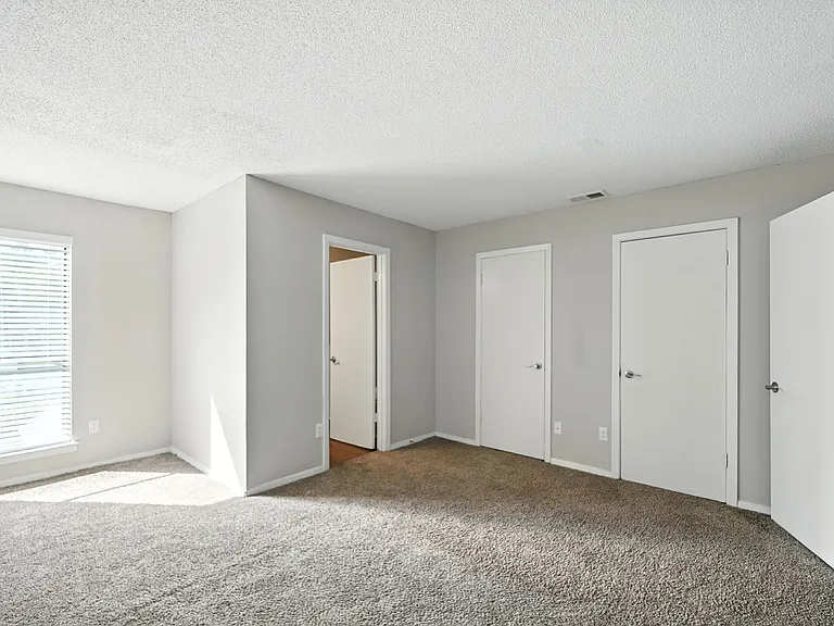 The Vale Apartments and Townhomes — Photo 5