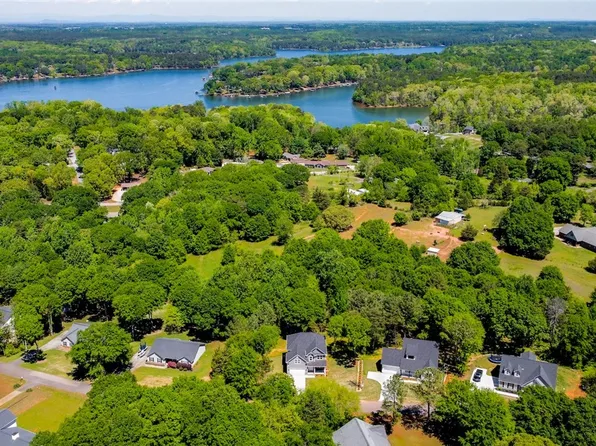 206 Lake Forest Cir, Anderson, SC 29625