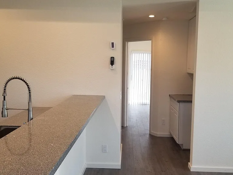 406 S Laurel St — Photo 12