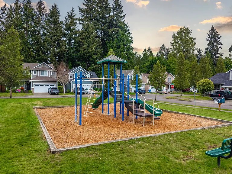 4938 Old Oak St SE — Photo 26