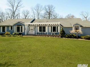 2058 Crest Rd, Syosset, NY 11791