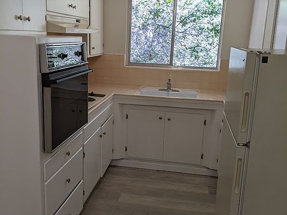 3rd image of 219 Avery Ln #9
