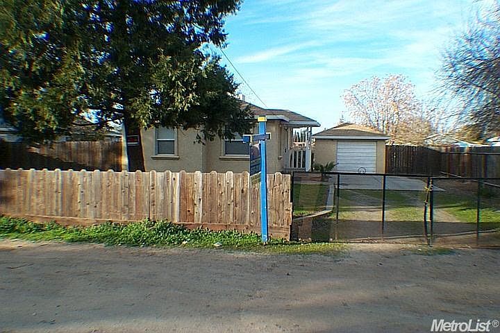 2nd image of 7536 W Walnut Ave