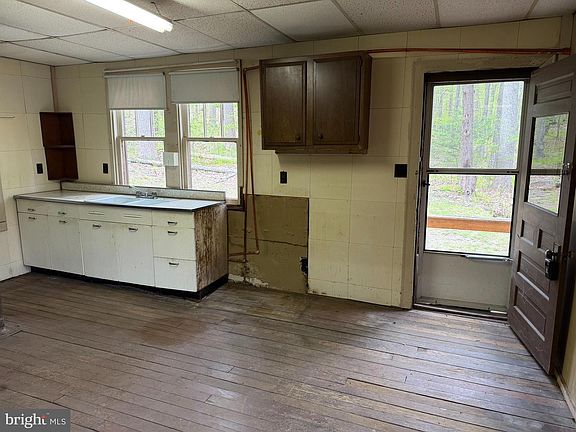 2nd image of 2815 Hoot And Holler Ln