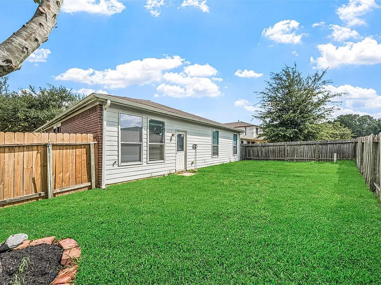 923 Shirefield Ln — Photo 35