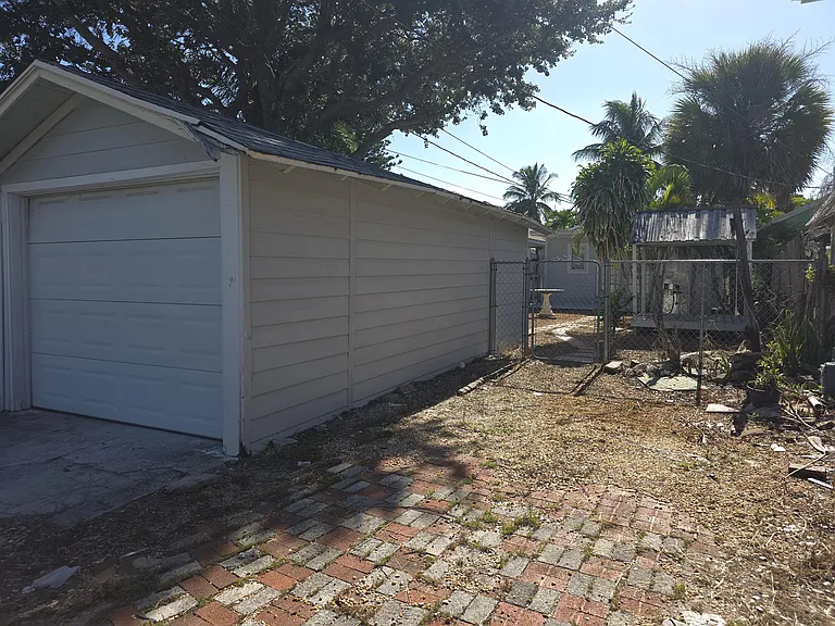 329 S M St — Photo 19