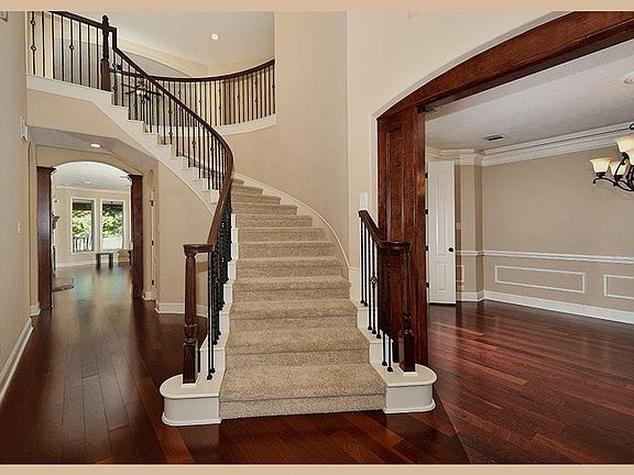 5th image of 19 N Fair Manor Cir