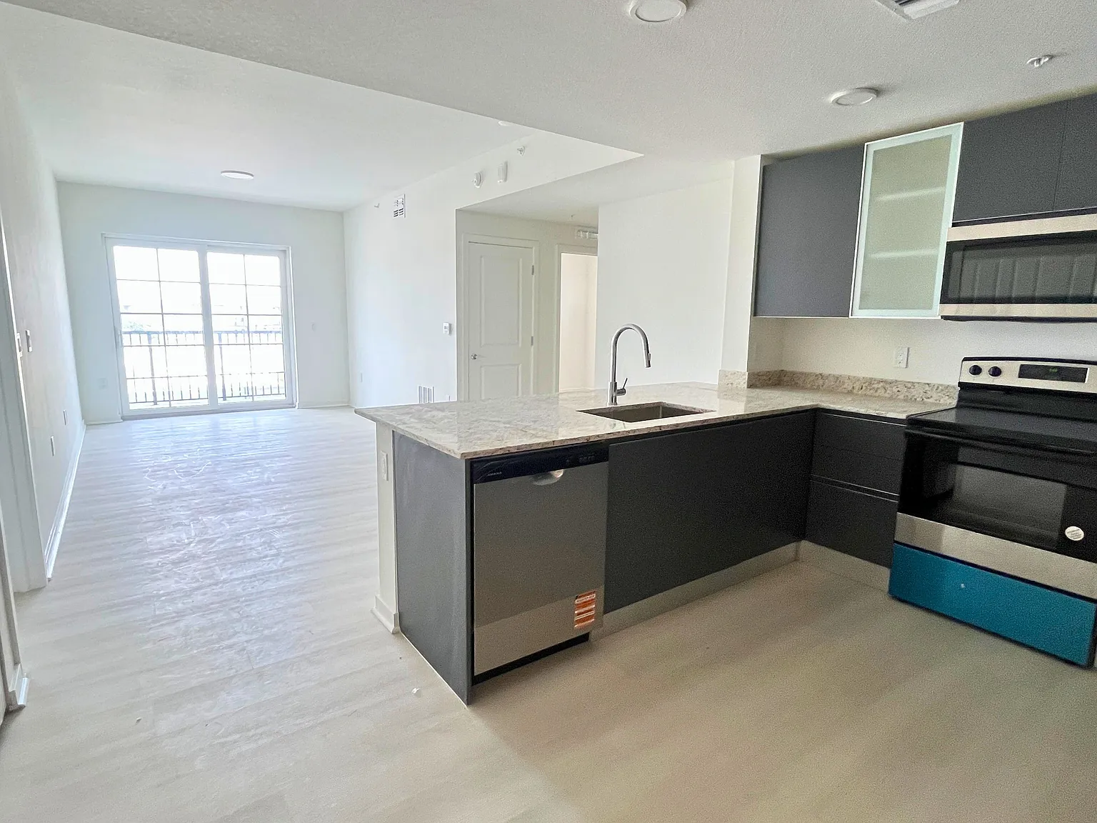 3 bed, 1150 sqft, $2,400 — Photo 4
