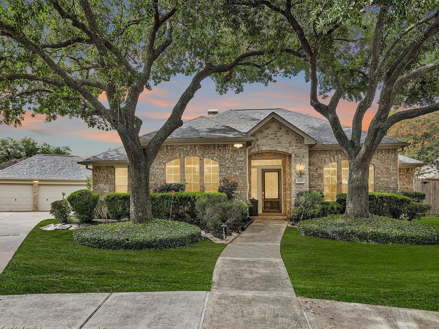 4 bed, 2.0 bath, 2599 sqft, $3,750 — Photo 1