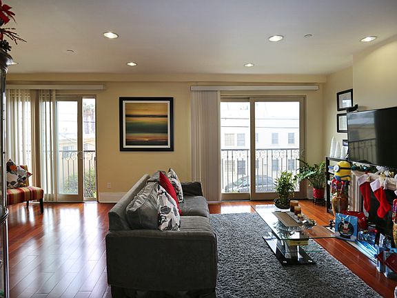 5th image of 147 N Berendo St #303