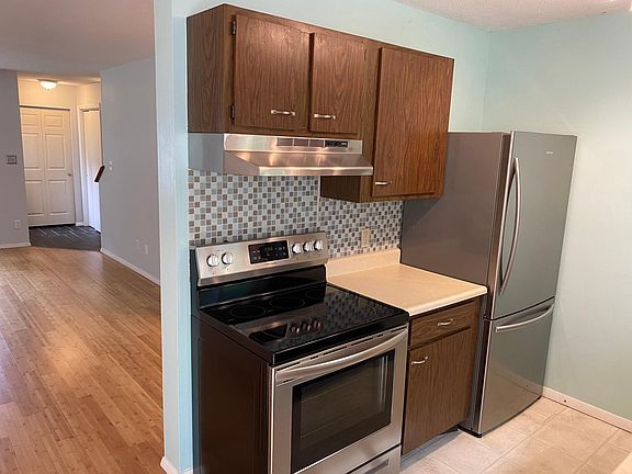 Kitchen/Main Room. Stainless Steel Appliances