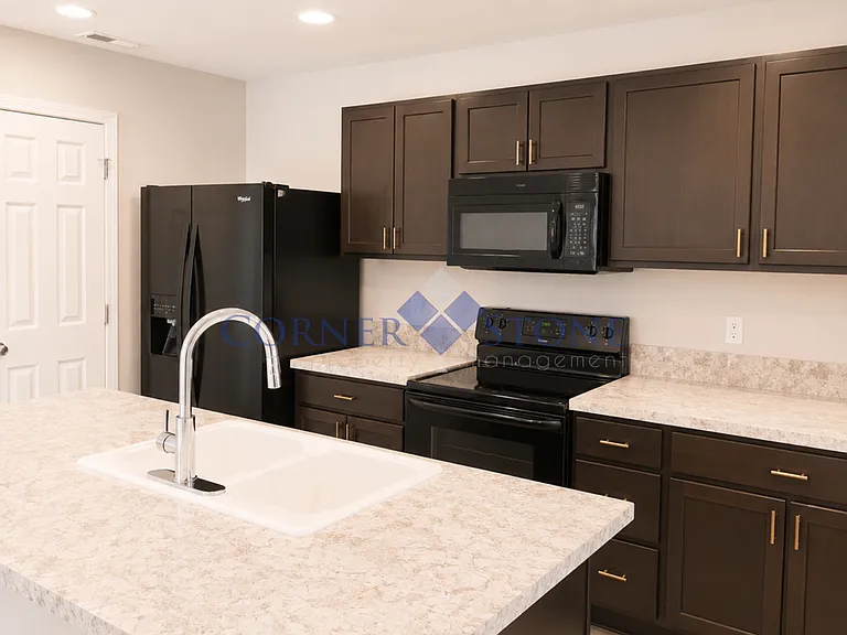 657 N Manship Ave — Photo 4