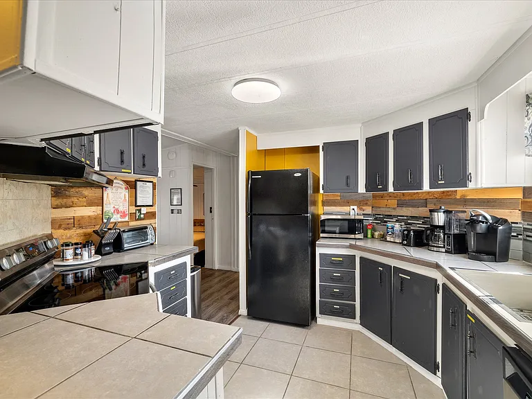 1051 Heritage Dr — Photo 11