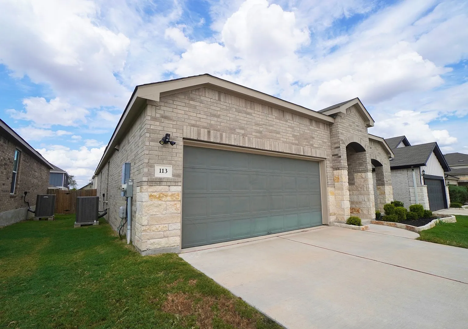 3 Bed, 2 Bath Single-Family Home for Lease in Taylor, TX! — Photo 2