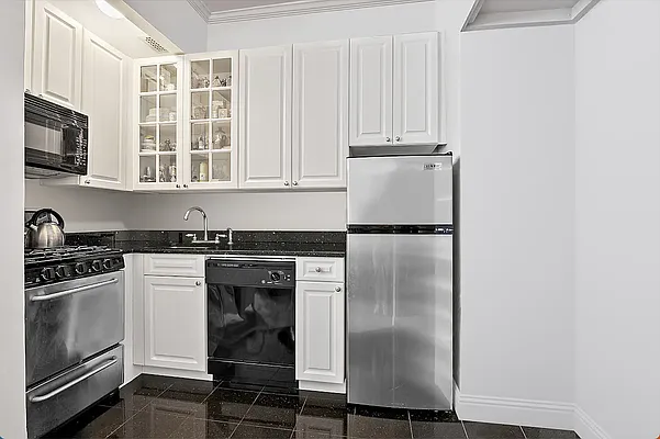 Rented by Compass | media 9