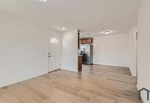 3rd image of 517 E Rialto Ave #4