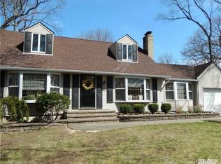 4 W Scudder Pl, Northport, NY 11768