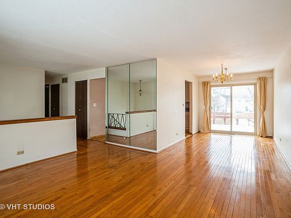 3rd image of 190 Hingham Ln