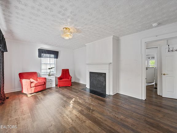 5th image of 2628 Linden Ave