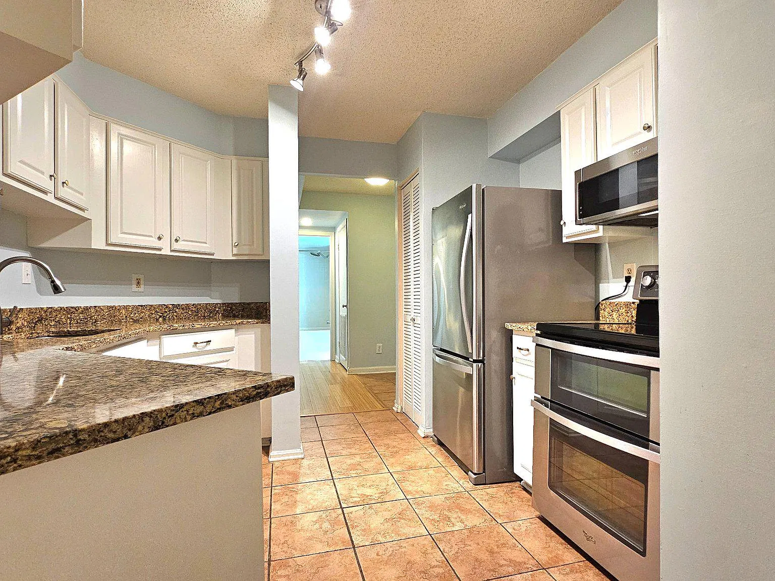 2100 Langston Blvd — Photo 3