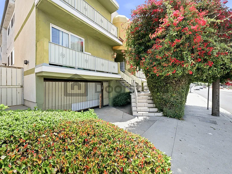 1826 S Bundy Dr #5 — Photo 3