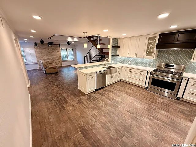 4 bed, 4.5 bath, 1724 sqft, $2,200 — Photo 4