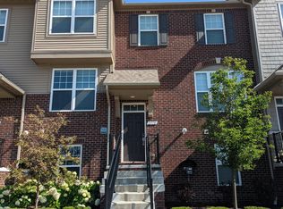 2578 Helmsdale Cir, Rochester Hills, MI 48307