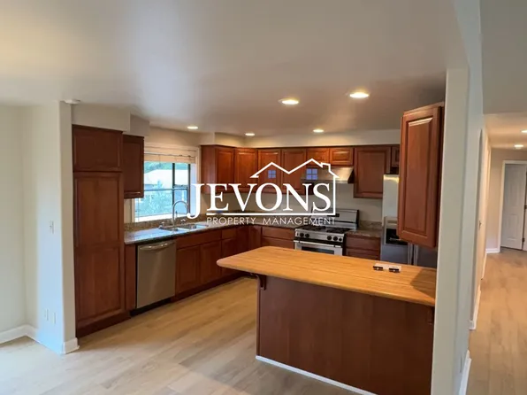 802 S 31st St, Renton, WA 98055