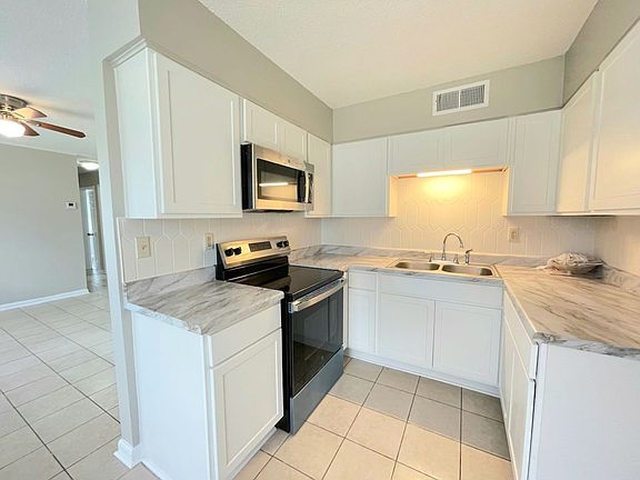 3rd image of 1736 Northfield Dr